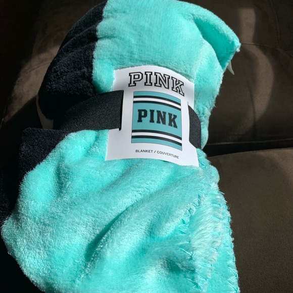 PINK Victoria's Secret Accessories - PINK soft fuzzy Blanket Throw NWT